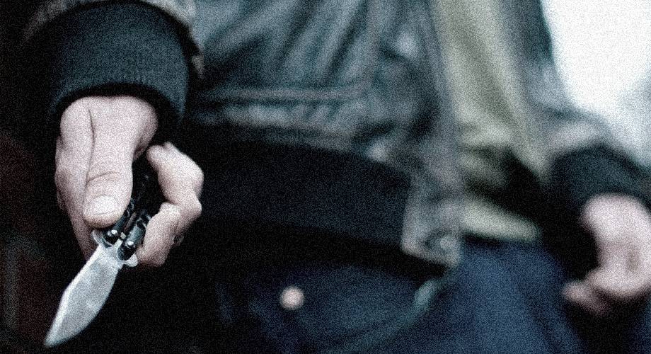 Угрожая ножем мужчина напал на 12-летнего подростка