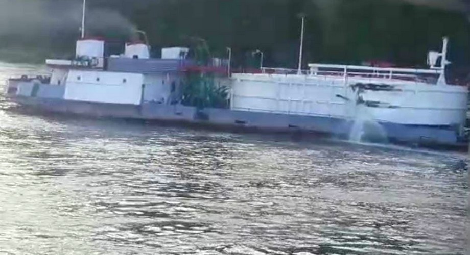 В Киренском районев на реке Лене столкнулись два танкера