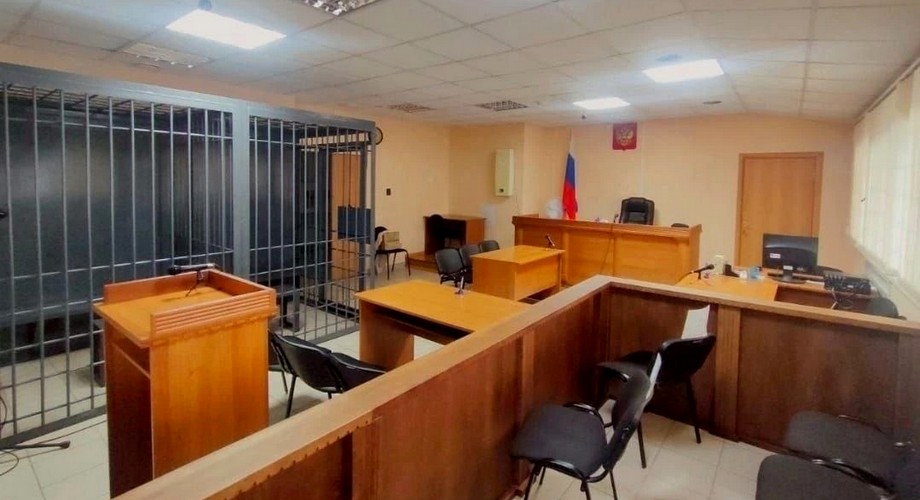 Ангарского экс-директора спортколледжа осудили на 13 лет за взятки и обман предпринимателей